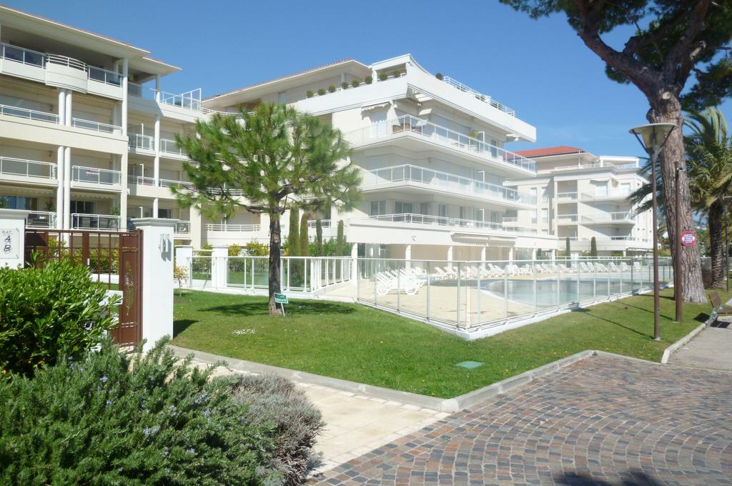 Stunning 2 Bed, 2 Bath Apt On The Cannes Sea Front Has Swimming Pool And Is A Secure Modern Building 464 Eksteriør bilde