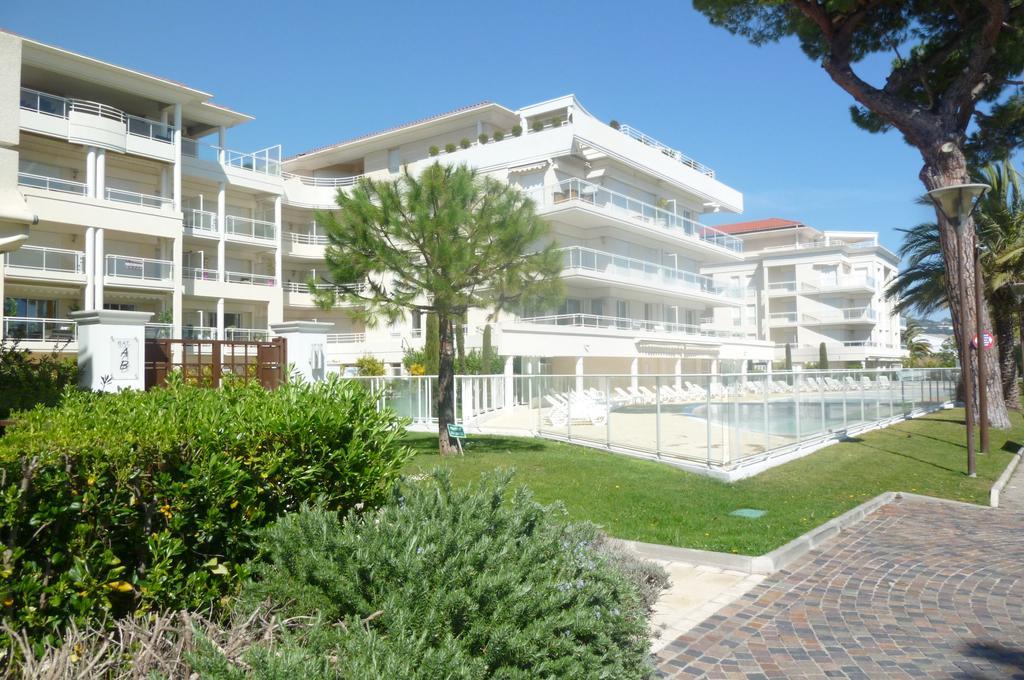 Stunning 2 Bed, 2 Bath Apt On The Cannes Sea Front Has Swimming Pool And Is A Secure Modern Building 464 Eksteriør bilde