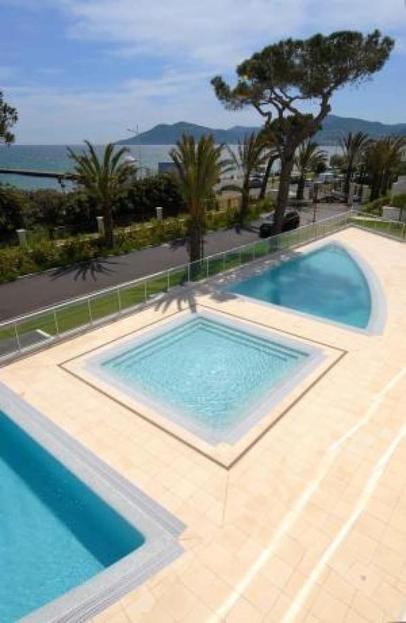 Stunning 2 Bed, 2 Bath Apt On The Cannes Sea Front Has Swimming Pool And Is A Secure Modern Building 464 Eksteriør bilde