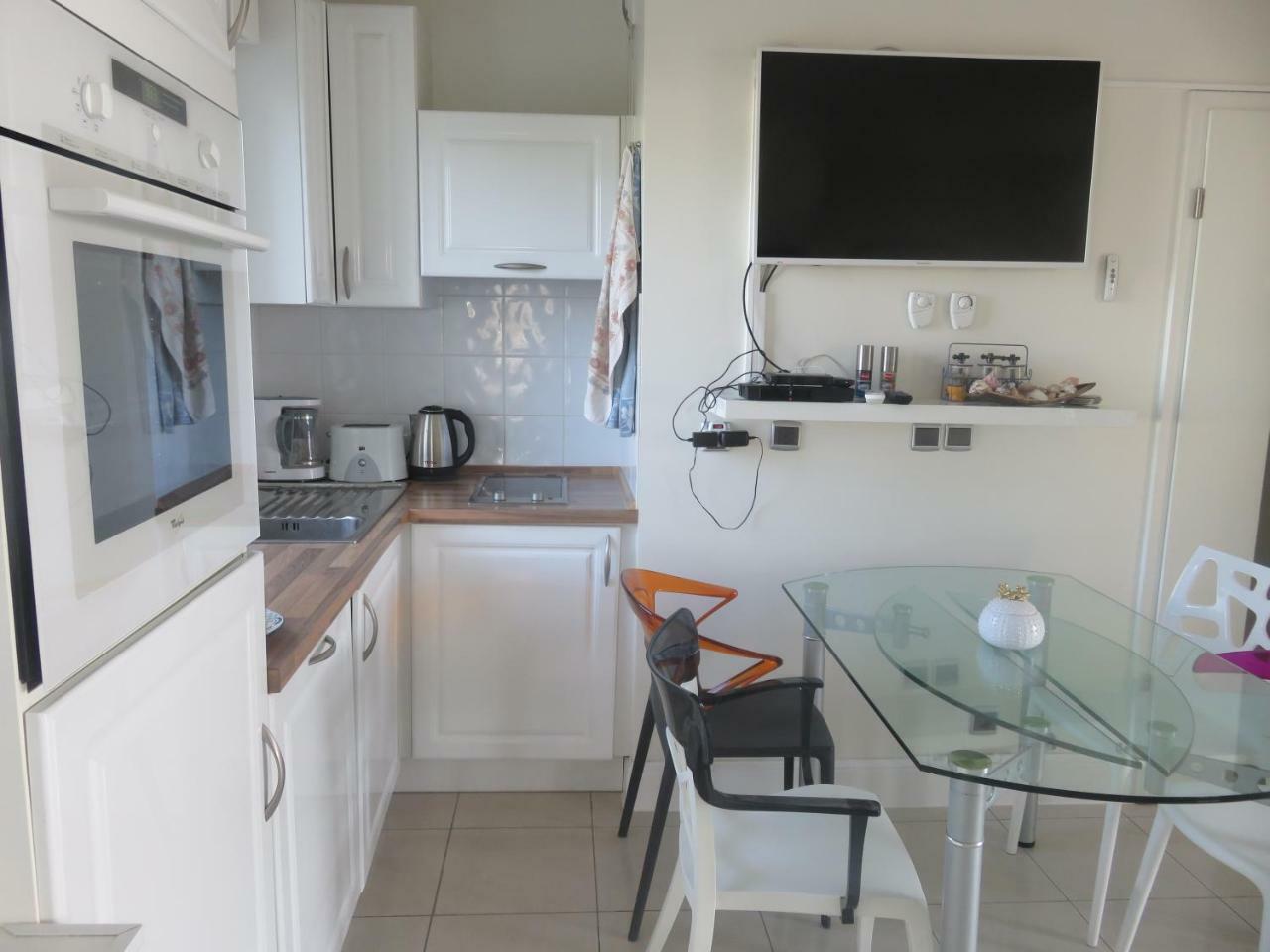 Stunning 2 Bed, 2 Bath Apt On The Cannes Sea Front Has Swimming Pool And Is A Secure Modern Building 464 Eksteriør bilde