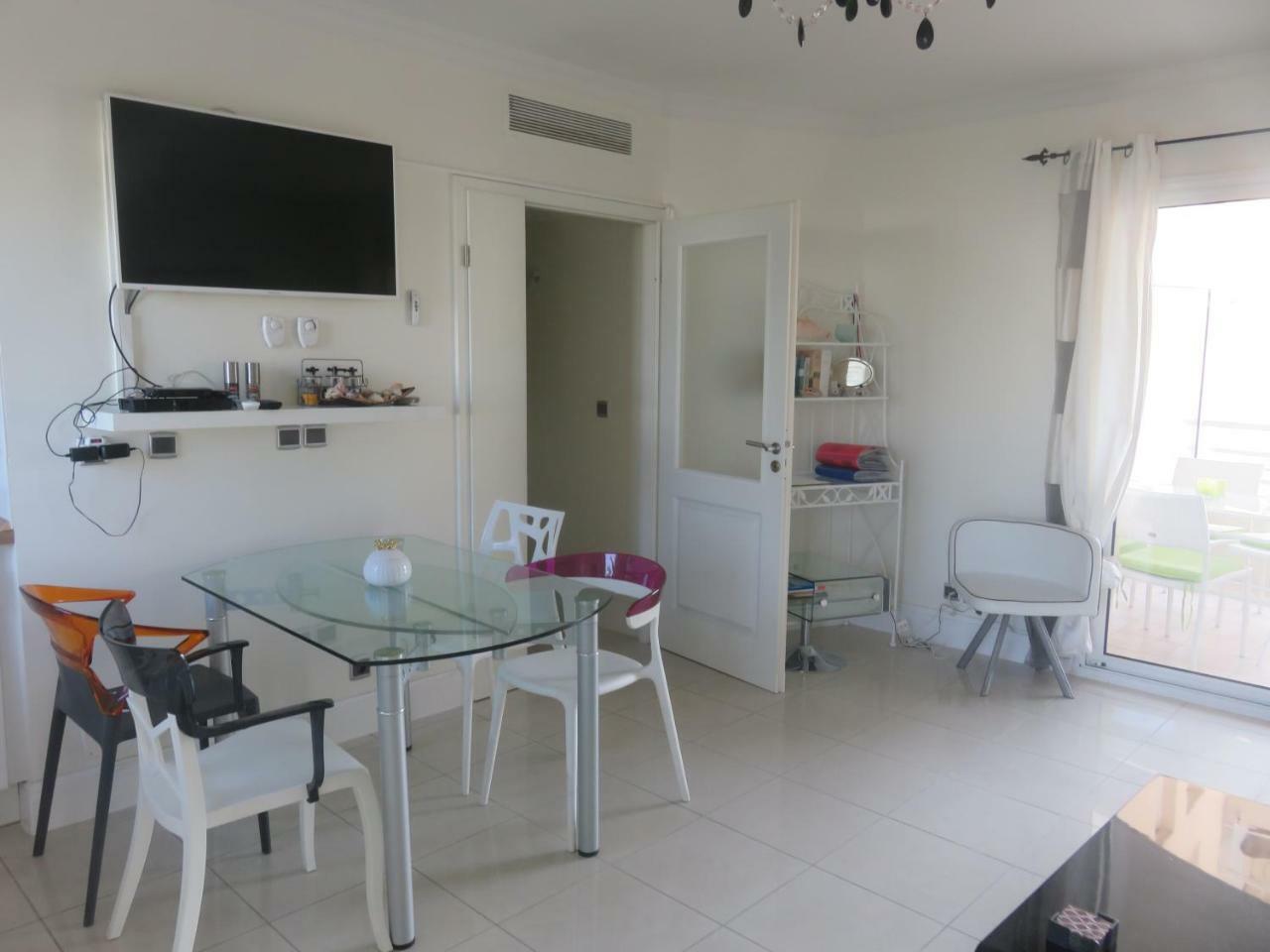 Stunning 2 Bed, 2 Bath Apt On The Cannes Sea Front Has Swimming Pool And Is A Secure Modern Building 464 Eksteriør bilde