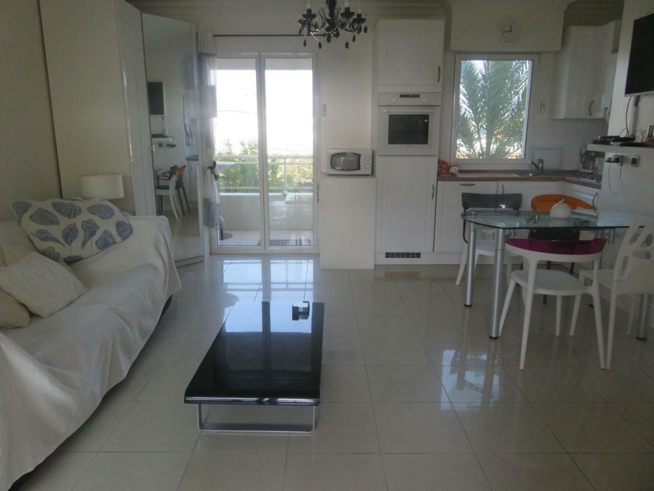 Stunning 2 Bed, 2 Bath Apt On The Cannes Sea Front Has Swimming Pool And Is A Secure Modern Building 464 Eksteriør bilde