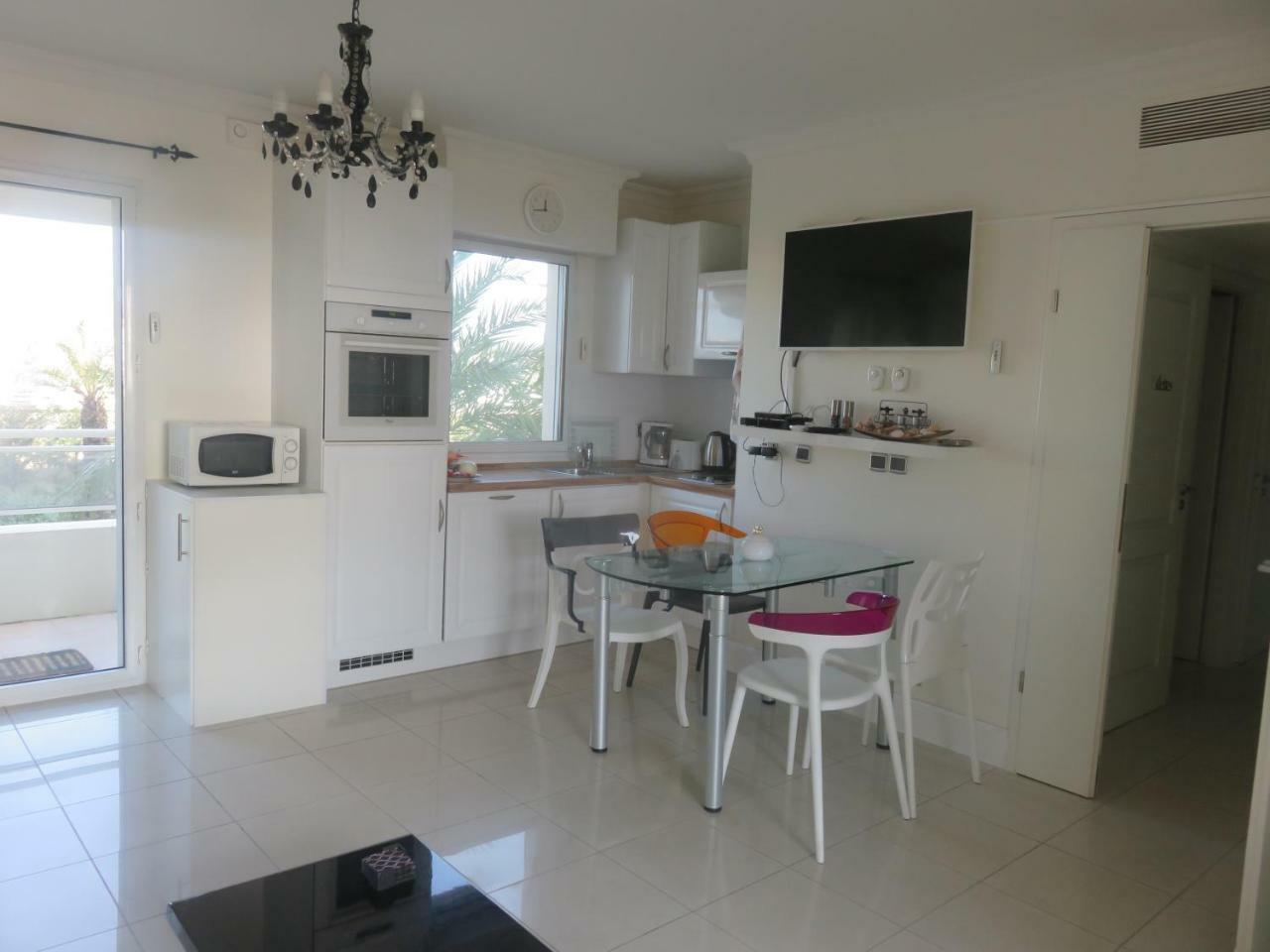 Stunning 2 Bed, 2 Bath Apt On The Cannes Sea Front Has Swimming Pool And Is A Secure Modern Building 464 Eksteriør bilde